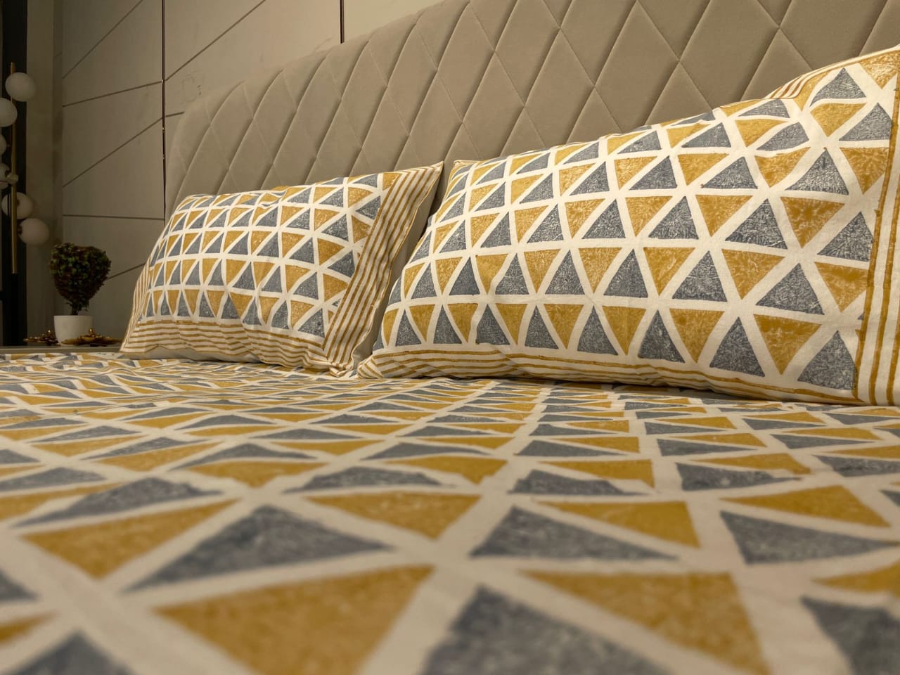 Triangles Prints Cotton Bedsheet-Aaroha Living