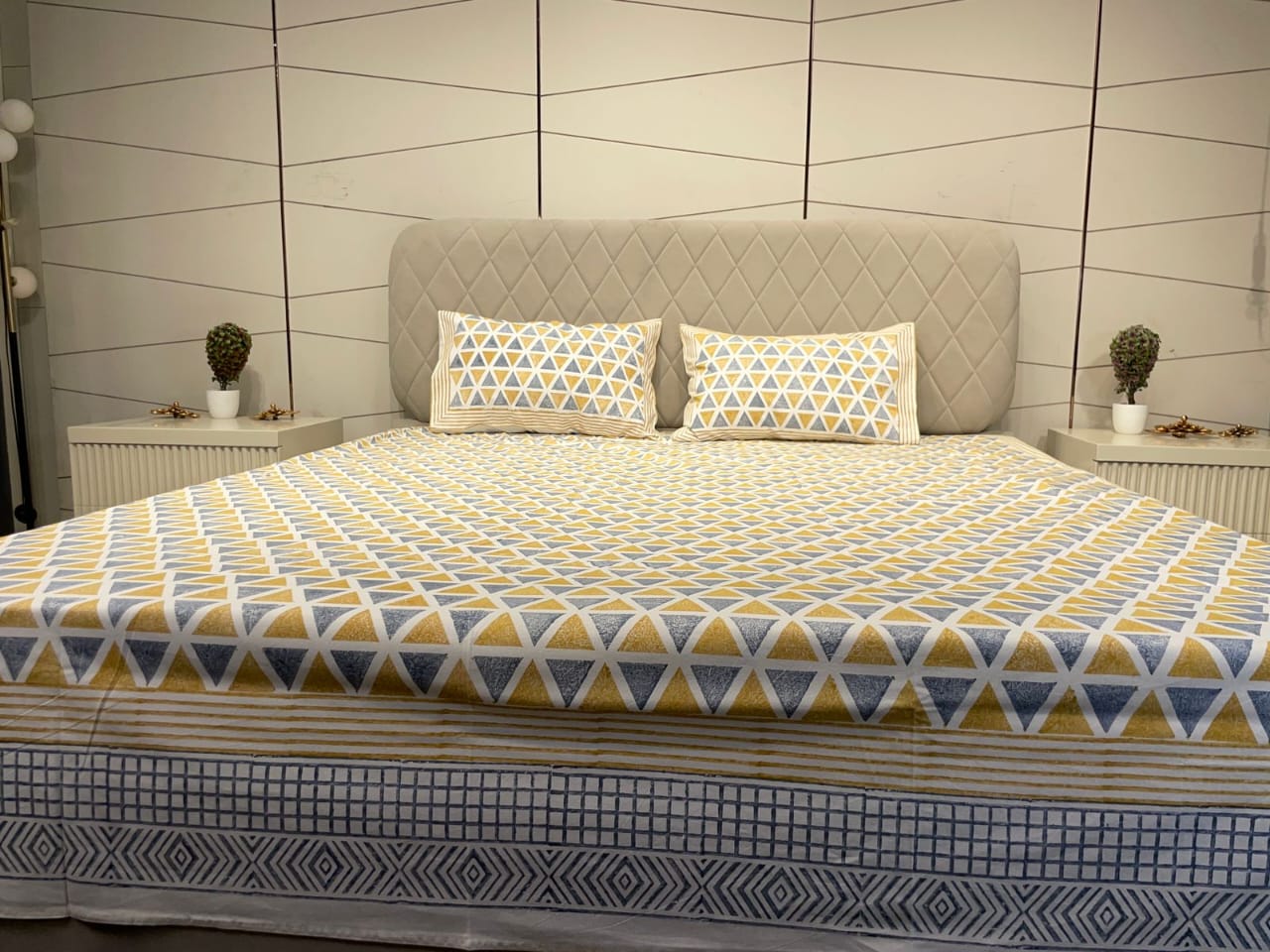 Triangles Prints Cotton Bedsheet-Aaroha Living